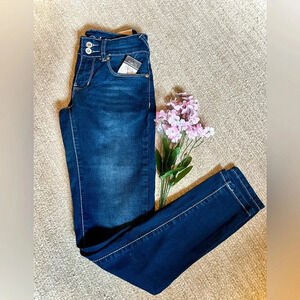 Rue21 NWT Classic Mid-Rise Jegging - 0 Short